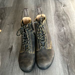 Like new Blundstone antique brown leather lace up tall boot.US 7, AU 4. No flaws